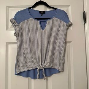 iZ Byer Woman’s junior tshirt size small